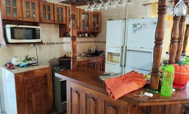 VENTA DE CASA 3 AMBIENTES - MÁS 2 DEPARTAMENTOS MONO AMBIENTE Y UN GALPÓN - MONTE GRANDE