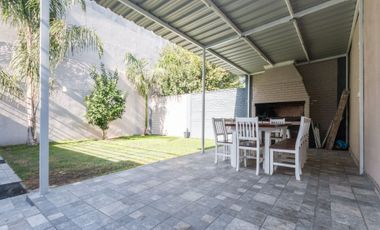 Excelente casa Lanus patio/quincho/terraza