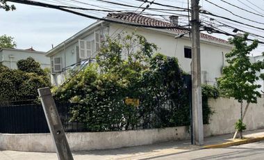 Arriendo 5D4B casa Esquina en Providencia