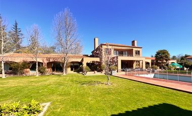 Casa en Venta en Club de Golf Los Lirios - Requinoa