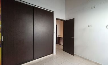 casa en arriendo en lomitas del trapiche. Cod A27463