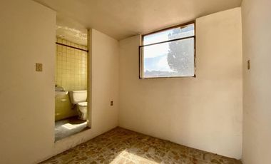 Casa en Valle Dorado (Ideal para remodelar)