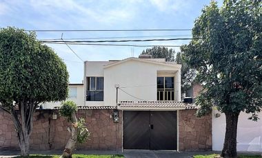 Casa en Valle Dorado (Ideal para remodelar)