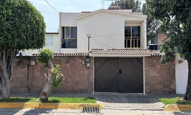 Casa en Valle Dorado (Ideal para remodelar)