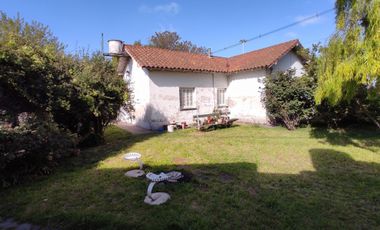 VENDO CASA CON TERRENO Y GALPON EN QUEQUEN