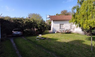 VENDO CASA CON TERRENO Y GALPON EN QUEQUEN