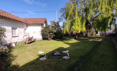 VENDO CASA CON TERRENO Y GALPON EN QUEQUEN