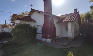 VENDO CASA CON TERRENO Y GALPON EN QUEQUEN