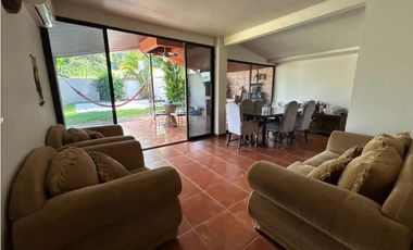 VILLA ZAITA / LA ROTONDA / 525m2 / 4 HABITACIONES / AMPLIO JARDIN / YG