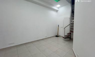 local en arriendo en loma del escobero. Cod A9974