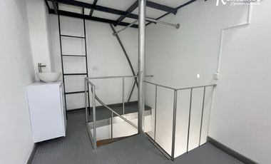 local en arriendo en loma del escobero. Cod A9974