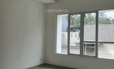 Rumah Asri 2 Lantai Di Pondok Pinus Bandung