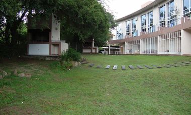 MUY LINDO DEPARTAMENTO EN VILLA CARLOS PAZ, 2 DORM, PILETA, ASADORES, COMPLEJO PROA. Temp 2020