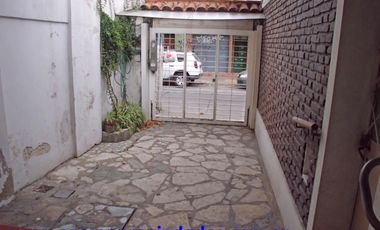 V627 Martin Coronado Venta Casa + locales A una cuadra Estacion