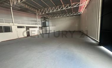 Se arrienda excelente Galpón, sector Comercial - industrial