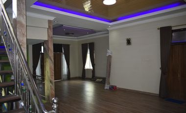 RUMAH MEWAH DI JUAL CEPAT +KOLAM RENANG DI JL SIMPANG TIGA