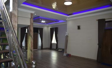 RUMAH MEWAH DI JUAL CEPAT +KOLAM RENANG DI JL SIMPANG TIGA