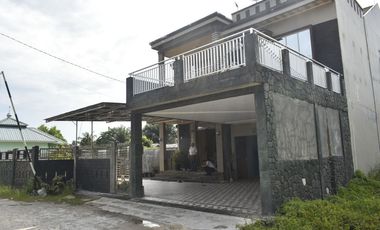 RUMAH MEWAH DI JUAL CEPAT +KOLAM RENANG DI JL SIMPANG TIGA