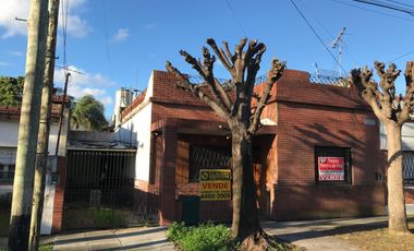 Americana 3 amb. a RECICLAR + depto al fondo  en Barrio residencial facil acceso Au del Oeste