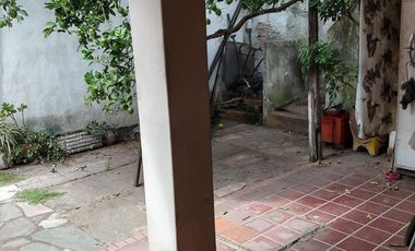 Americana 3 amb. a RECICLAR + depto al fondo  en Barrio residencial facil acceso Au del Oeste