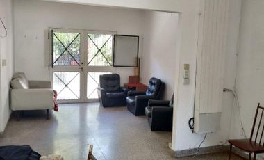 VENTA CASA 3 AMB CASEROS COCHERA DPTO TERRENO.