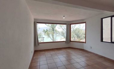 Excelente casa en renta, con vista al lago
