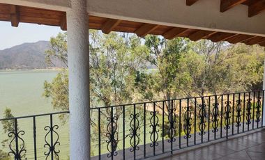 Excelente casa en renta, con vista al lago