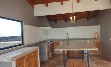 Excelente casa en renta, con vista al lago