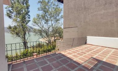 Excelente casa en renta, con vista al lago