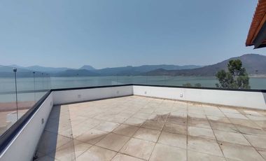 Excelente casa en renta, con vista al lago