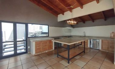 Excelente casa en renta, con vista al lago