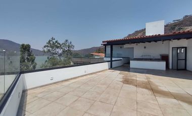 Excelente casa en renta, con vista al lago