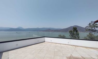 Excelente casa en renta, con vista al lago
