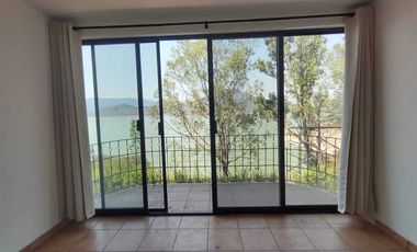Excelente casa en renta, con vista al lago