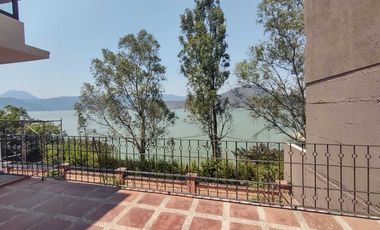 Excelente casa en renta, con vista al lago