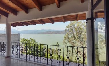 Excelente casa en renta, con vista al lago