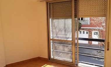SE VENDE DEPARTAMENTO CON 2 DORMITORIOS EN ZONA SUR  AL FRENTE CON BALCON