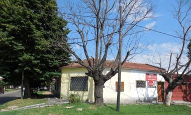 SUCRE 208 ESQUINA LORIA CASA DE 4 AMBIENTES