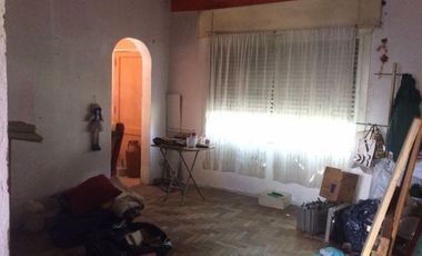 SUCRE 208 ESQUINA LORIA CASA DE 4 AMBIENTES