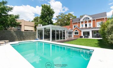 Venta - Casa 4 ambientes con parque y piscina - Los Pinares