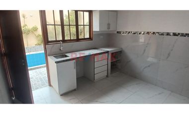 Casa En Urb. Los Cedros, Chorrillos – Luz Natural, Jardín Y Piscina