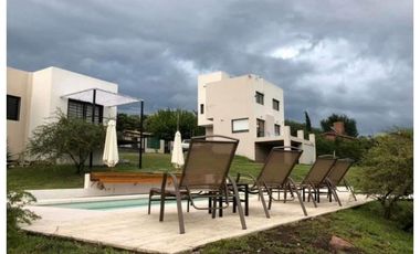 ALQUILER TEMPORARIO DE CABAÑAS CON PILETA TANTI