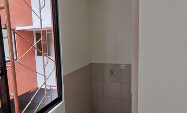 DISEWAKAN APARTEMEN LLYOD SEMI FURNISH SIAP PAKAI DI ALAM SUTERA