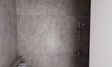 DISEWAKAN APARTEMEN LLYOD SEMI FURNISH SIAP PAKAI DI ALAM SUTERA