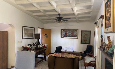 VENDO CASA COLONIAL EN UNA DE LAS MEJORES ZONAS DE CUERNAVACA - PALMIRA -