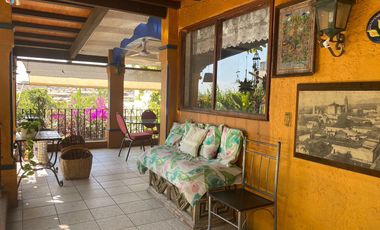 VENDO CASA COLONIAL EN UNA DE LAS MEJORES ZONAS DE CUERNAVACA - PALMIRA -