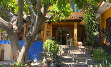 VENDO CASA COLONIAL EN UNA DE LAS MEJORES ZONAS DE CUERNAVACA - PALMIRA -
