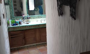 VENDO CASA COLONIAL EN UNA DE LAS MEJORES ZONAS DE CUERNAVACA - PALMIRA -