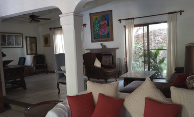 VENDO CASA COLONIAL EN UNA DE LAS MEJORES ZONAS DE CUERNAVACA - PALMIRA -