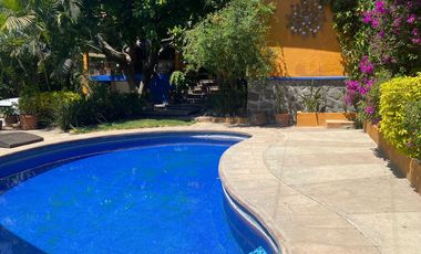 VENDO CASA COLONIAL EN UNA DE LAS MEJORES ZONAS DE CUERNAVACA - PALMIRA -